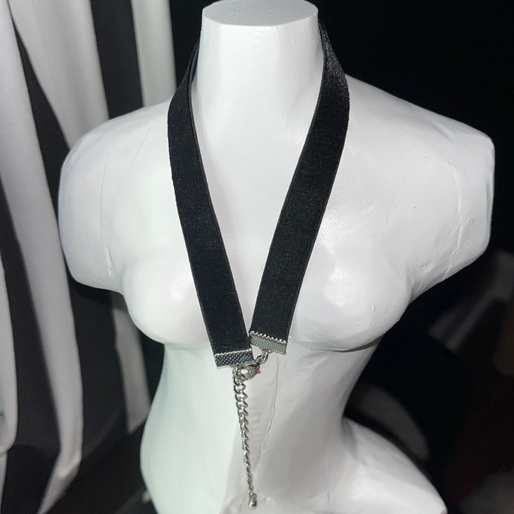 Velvet choker